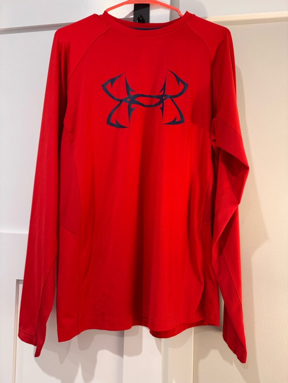 Under Armour Fish Men’s Red Long-Sleeve Logo Performance Top